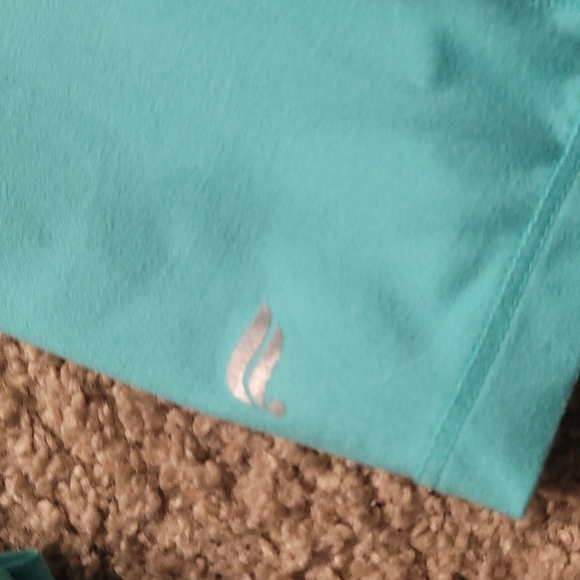 EUC FABLETICS ACTIVEWEAR TOP W/ POCKETS AND HOOD SZ SMALL - Picture 7 of 9